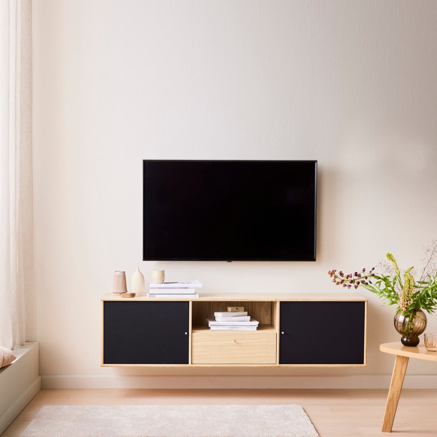 Mistral | TV-bord - AV 232, sorte låger