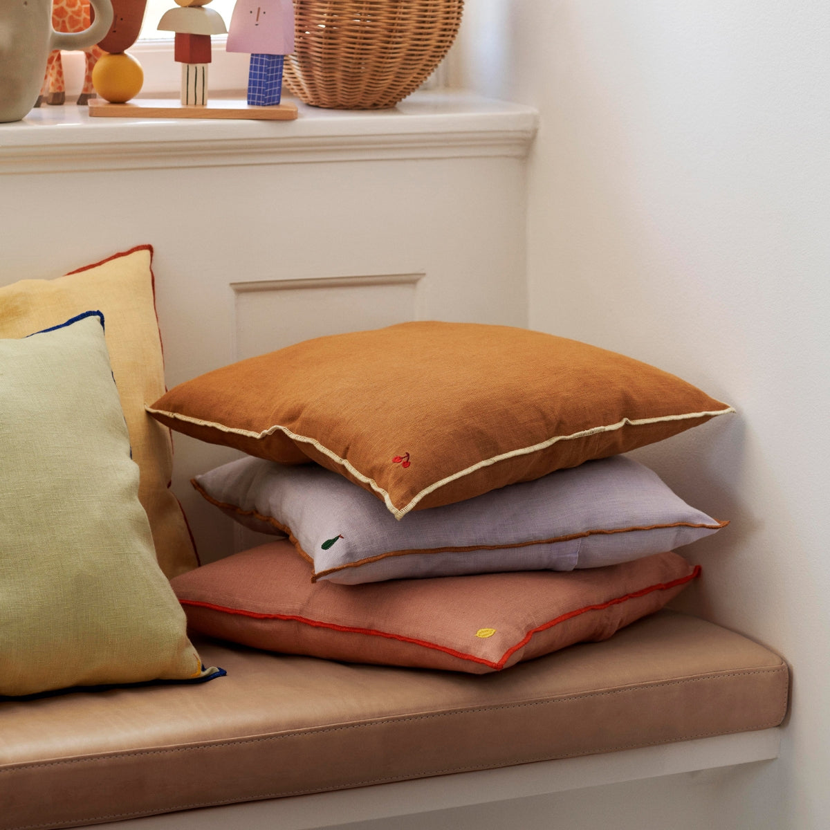 Ferm Living | Contrast Linen Cushion - Bolighuset Werenberg