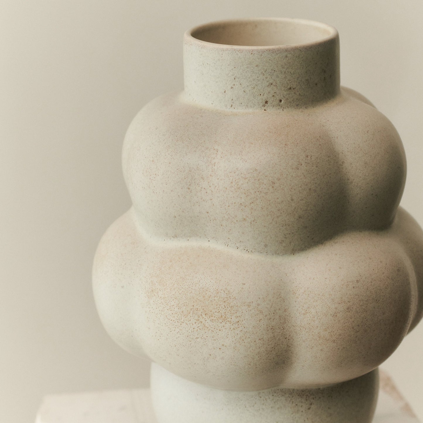 LOUISE ROE | Balloon vase ceramic - Petite 18 cm
