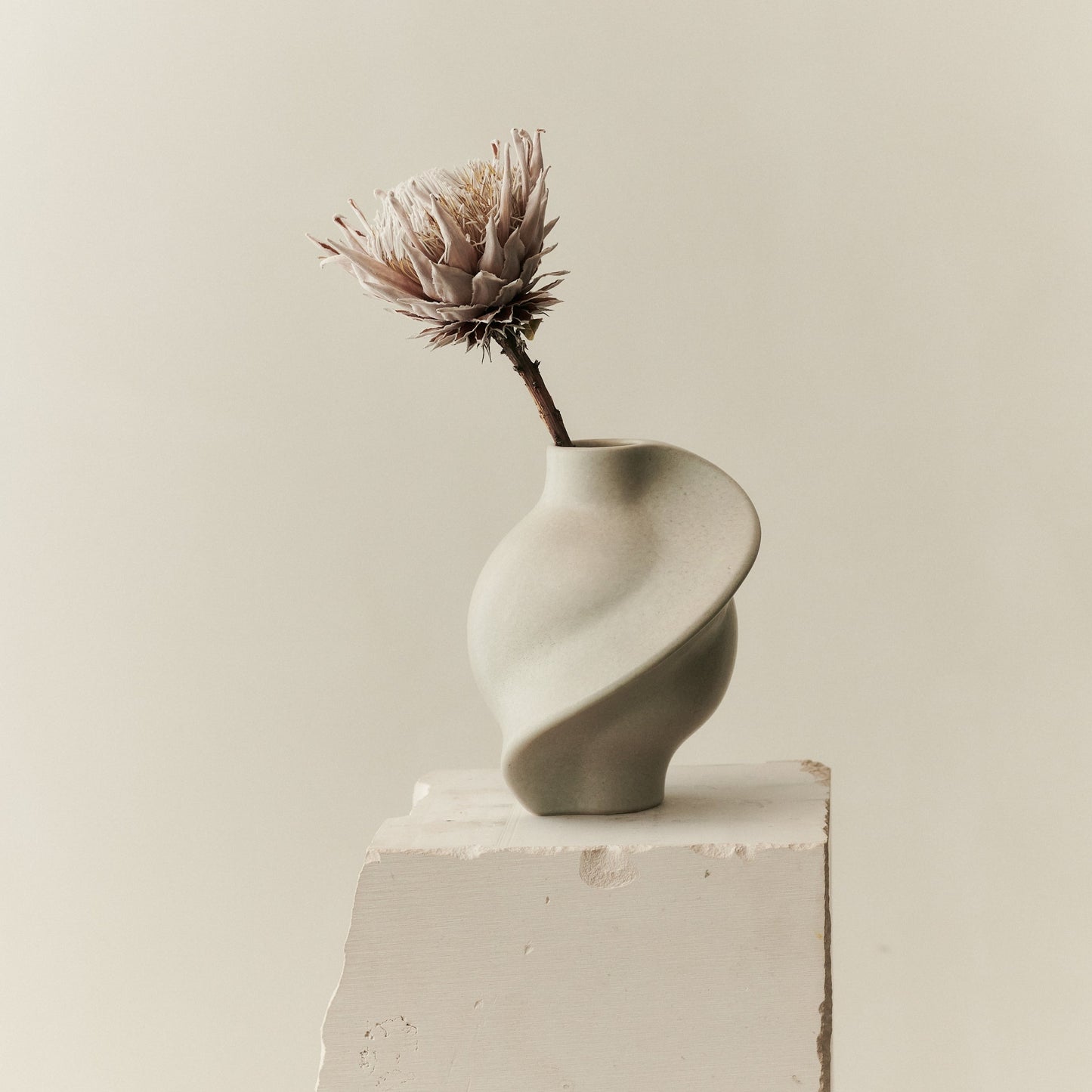 LOUISE ROE | Pirout Vase 01