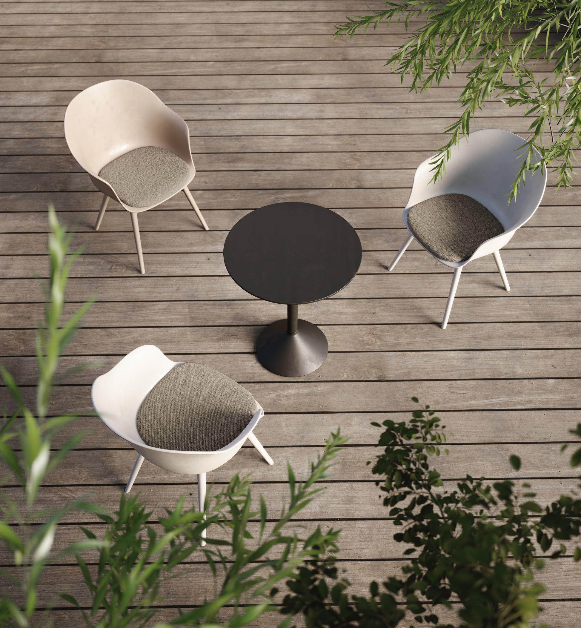 GUBI | Bat Dining Chair - Plastic Base, Outdoor | Bolighuset Werenberg