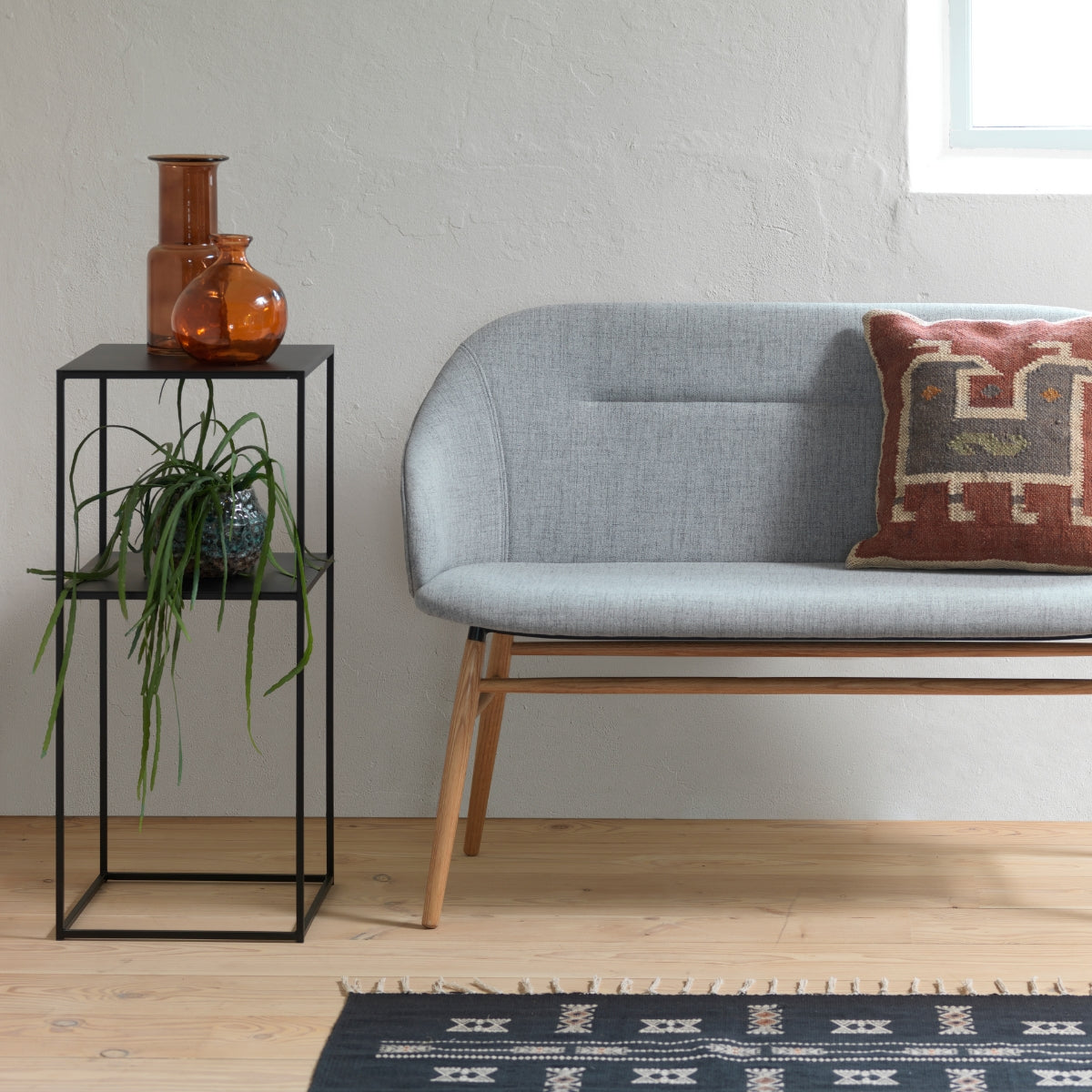 Unique Furniture |Pebble pedestal table - Bolighuset Werenberg 