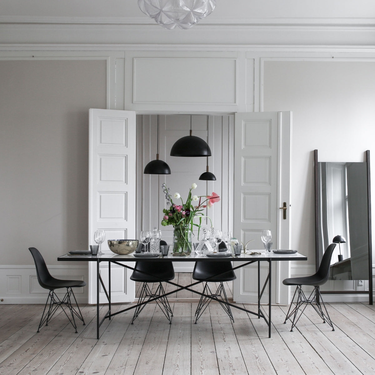 HANDVÄRK | Dining Table 230 - Black/Brass Frame - Bolighuset Werenberg