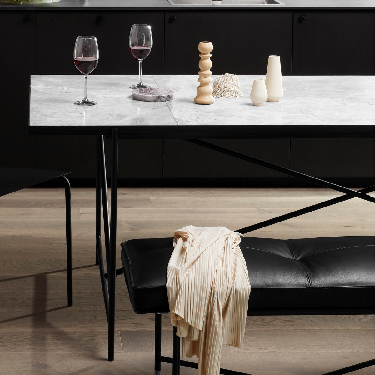 HANDVÄRK | Dining Table 185 - Black Frame - Bolighuset Werenberg