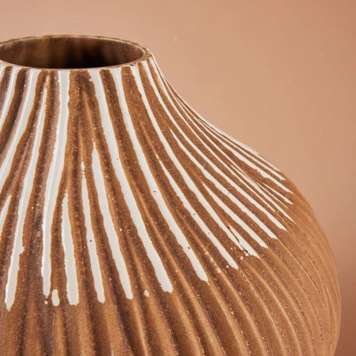 Bahne | Earthenware vase - Bolighuset Werenberg
