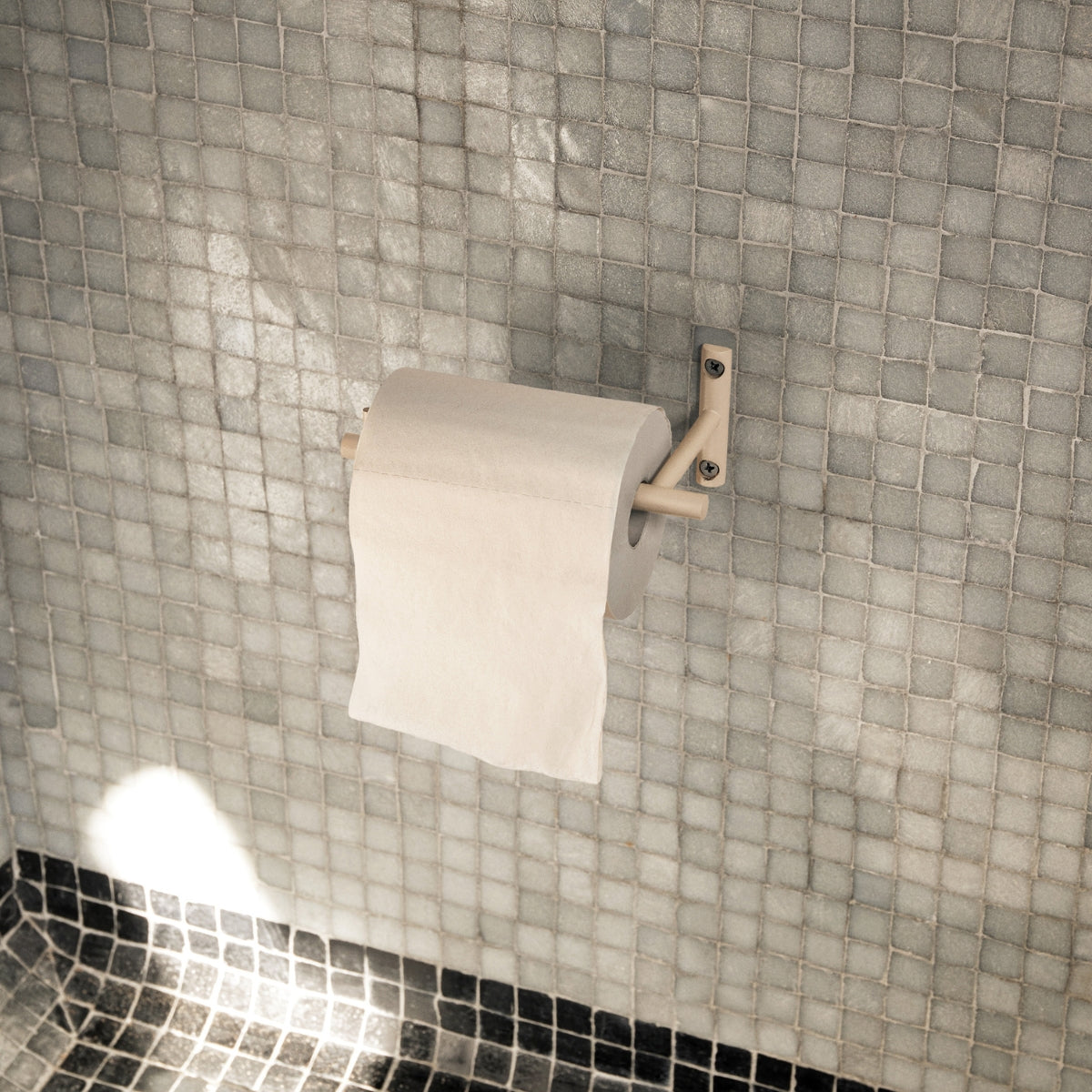 Ferm Living | Dora Toilet Paper Holder - Bolighuset Werenberg