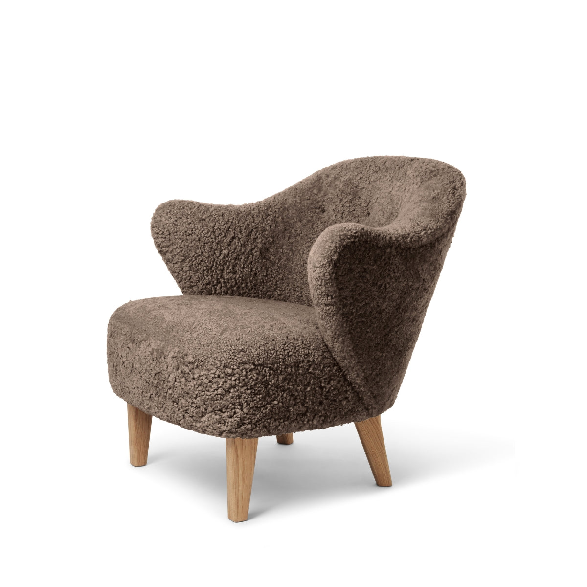 Audo Copenhagen | Ingeborg Lounge Chair – Upholstered With Sheepskin