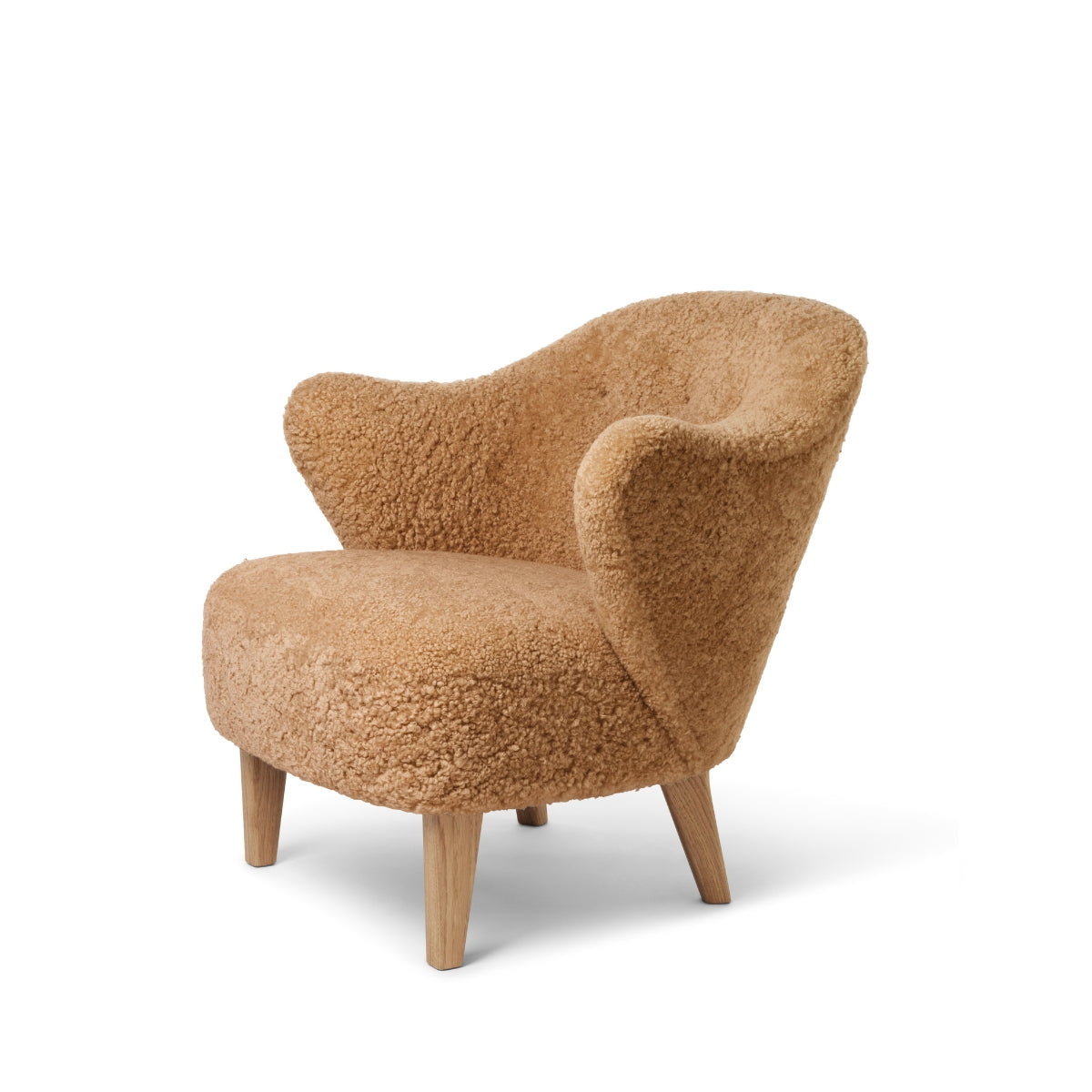 Audo Copenhagen | Ingeborg Lounge Chair – Upholstered With Sheepskin