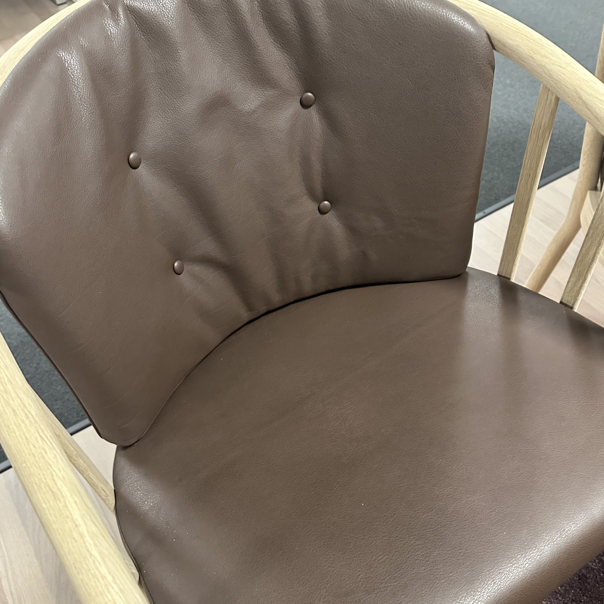 Stouby | Bella stol - Læder Brun Lux - udstillingsmodel